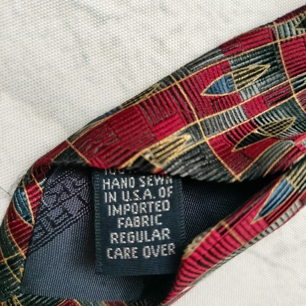 Roundtree and Yorke Necktie Tie  Silk Red Multicolored Geometric Jacquard USA